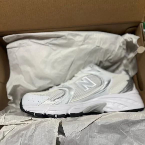 New Balance 530 Women’s 7.5 White Silver Sneakers NIB - Picture 4 of 7